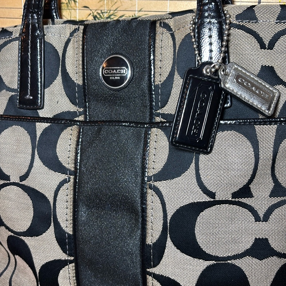 Coach Black Grey Signature C Shoulder Bag Zip Top Double Hang Tag